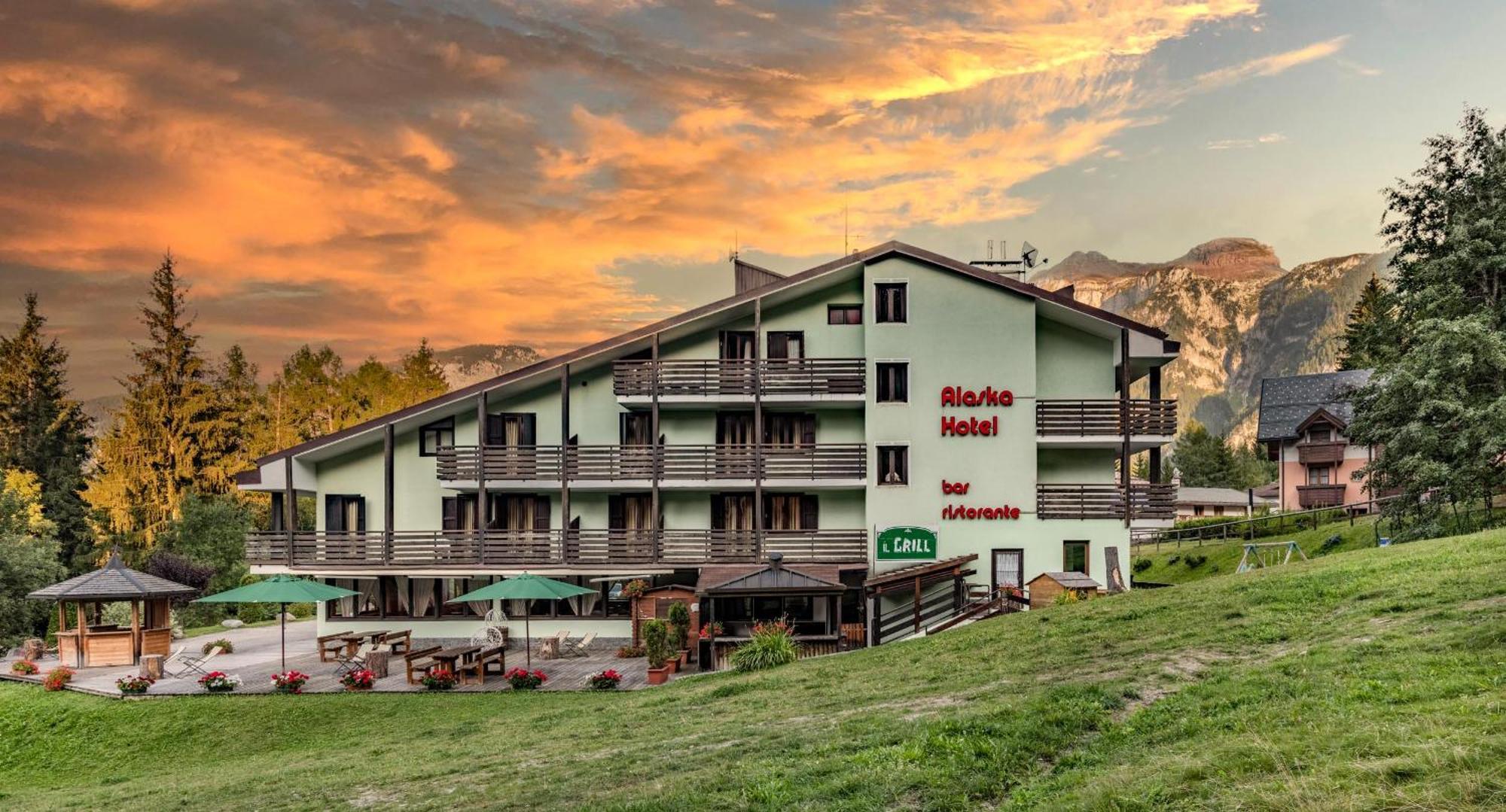 Hotel Alaska Folgarida Exterior photo